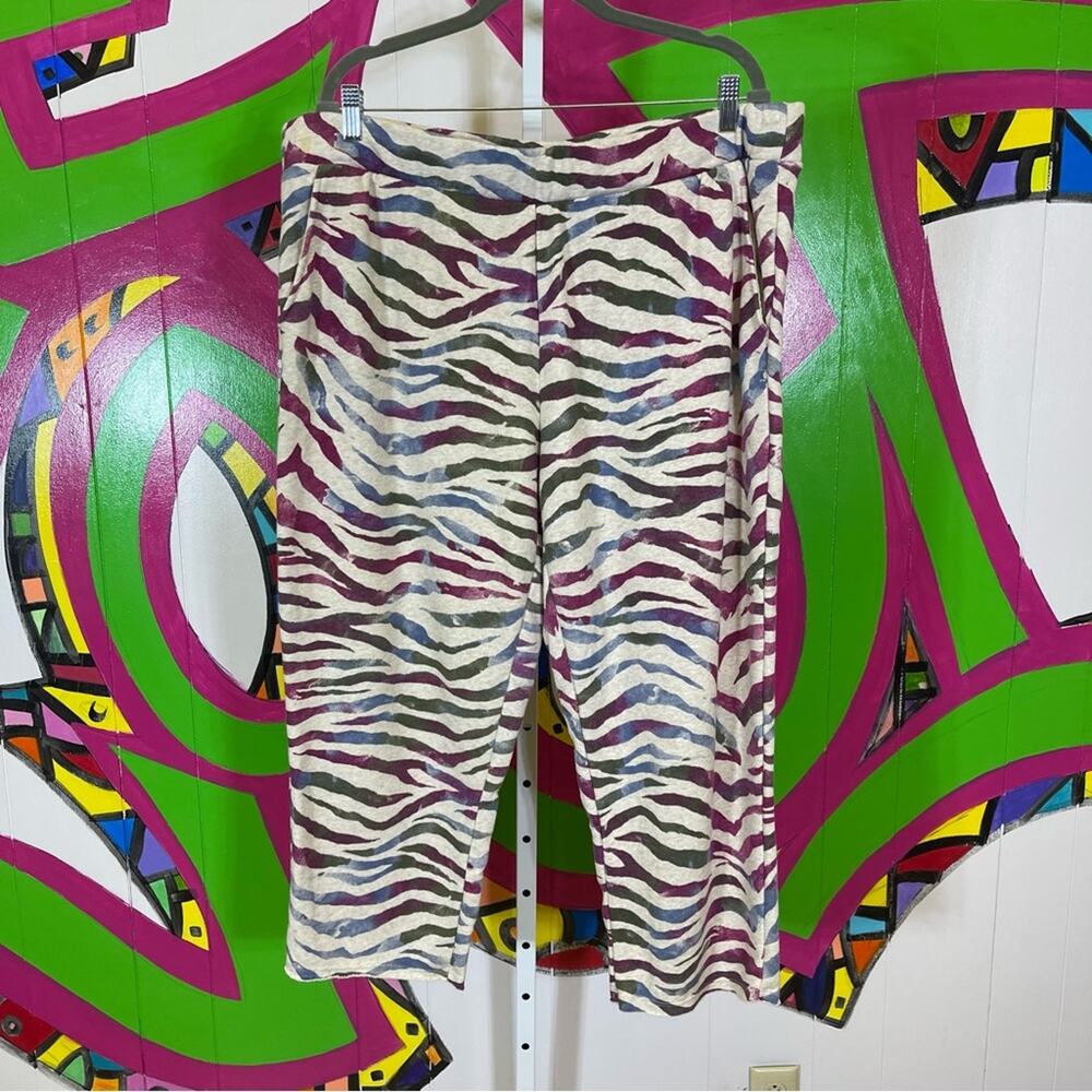 Secret Treasures, Zebra Print Sweatpant Capris. Size 2X. Excellent condition!